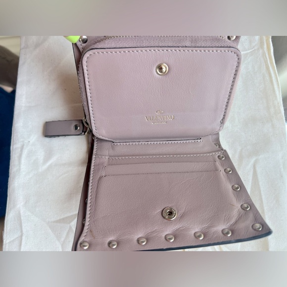 VALENTINO GARAVANI Rockstud Blush Bifold Snap Smooth Leather Compact Wallet - Picture 8 of 14